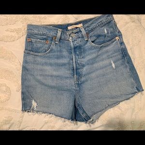 Levi’s Ribcage Shorts